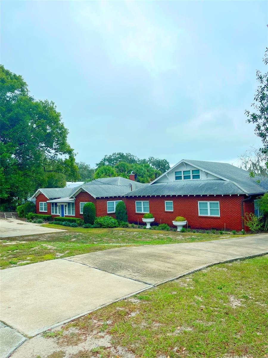 1200 W LAKE OTIS DR SE