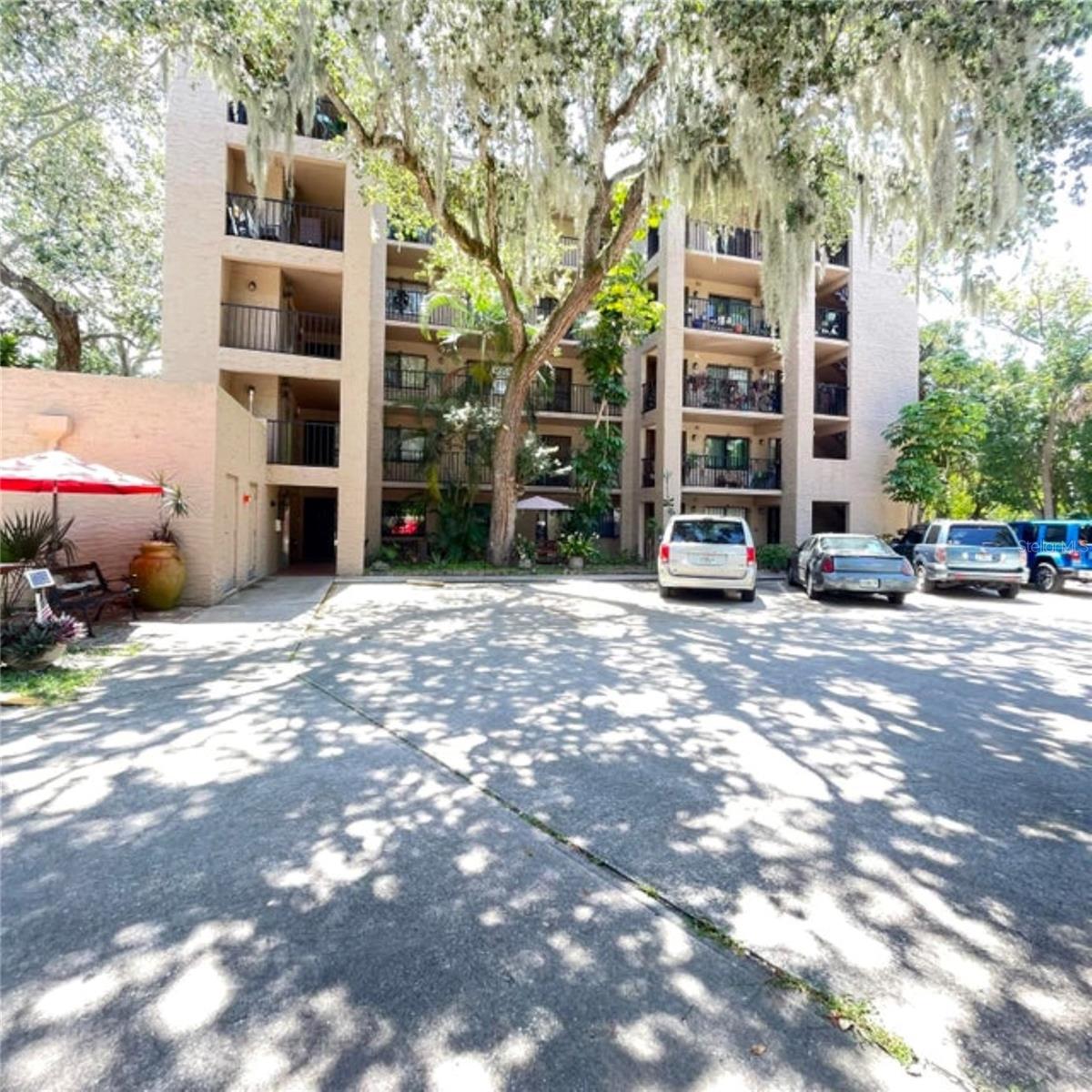 1540 RIVERSIDE DR #14