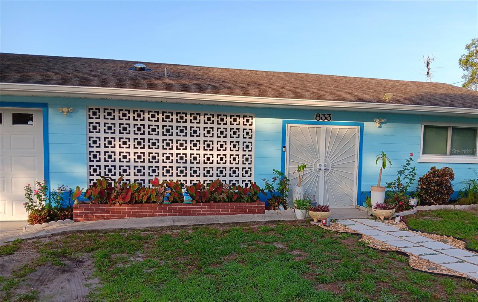 833 CHANNING RD