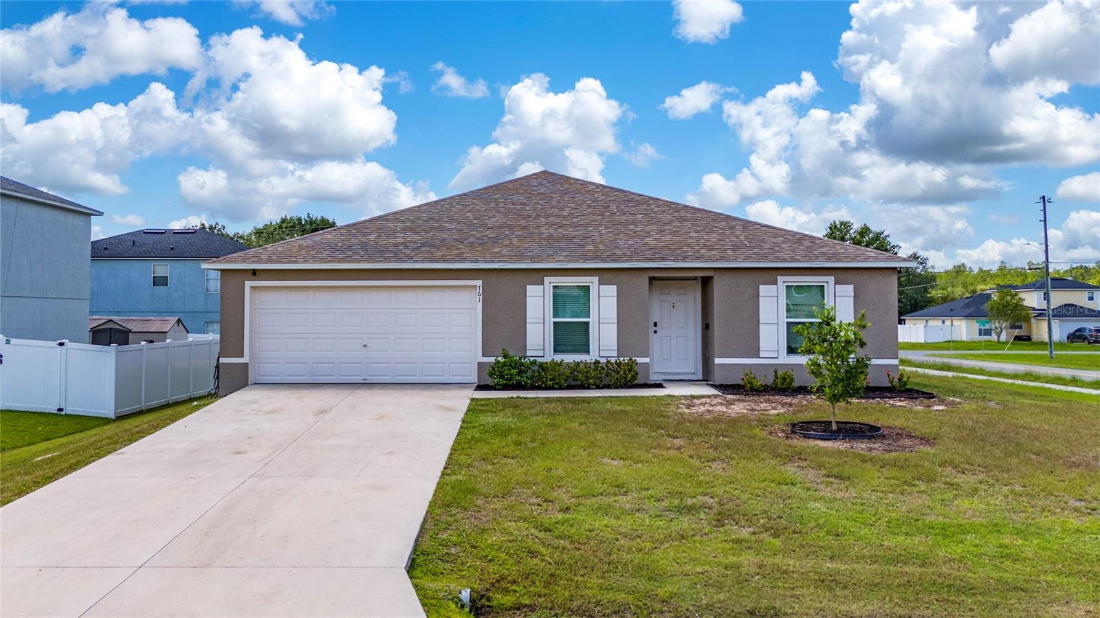761 PARROT CT