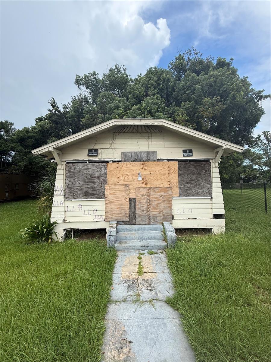 823 W LIVINGSTON ST