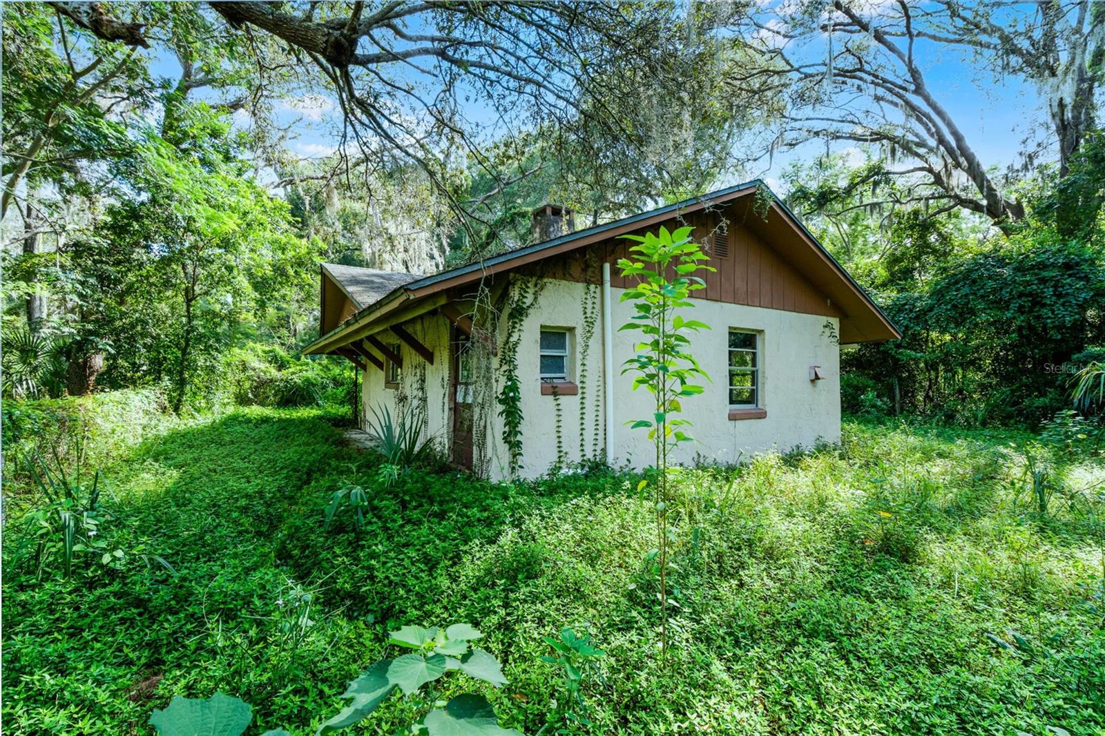 7466 VIVIAN LN
