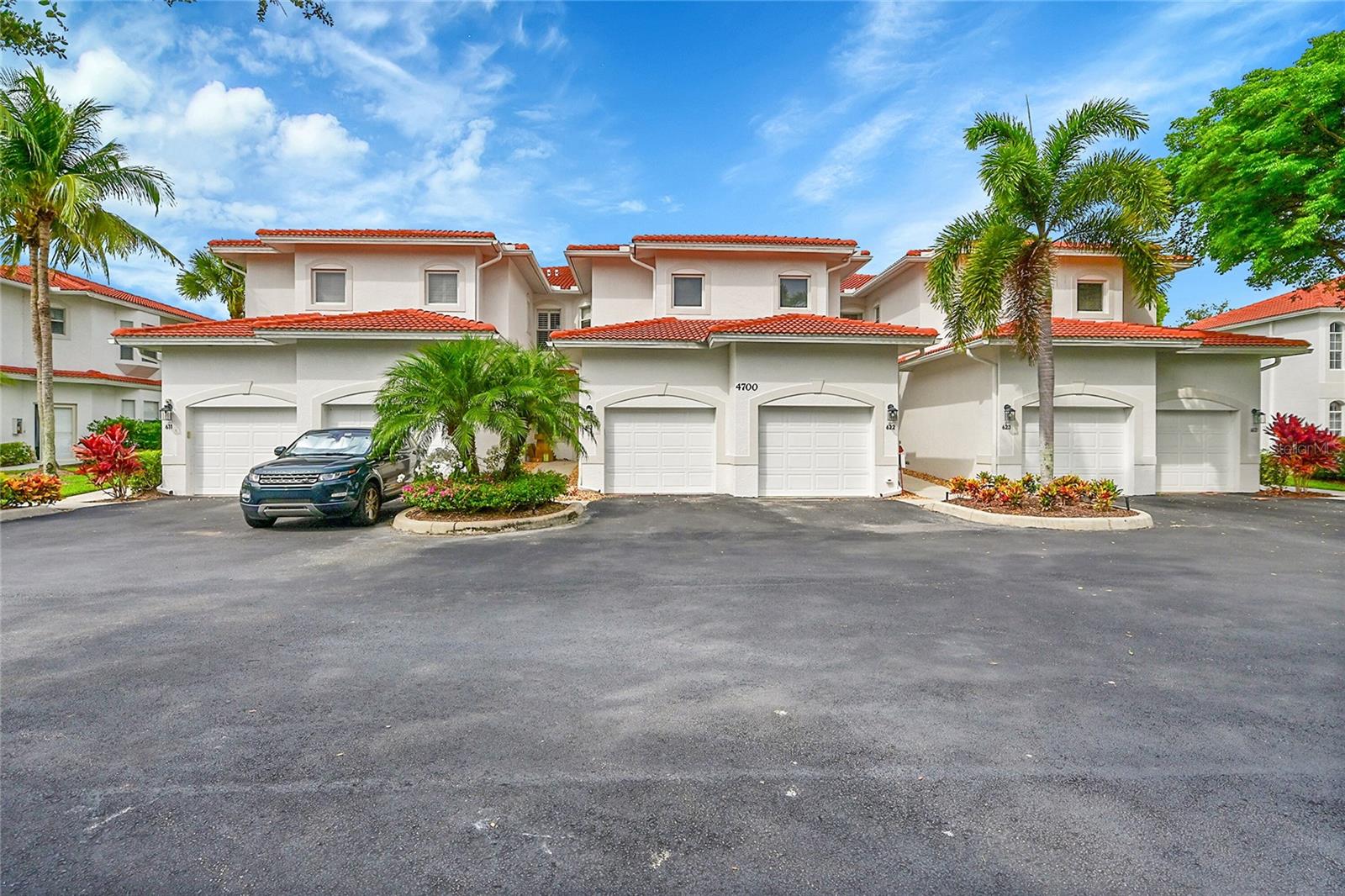 NAPLES, FL
