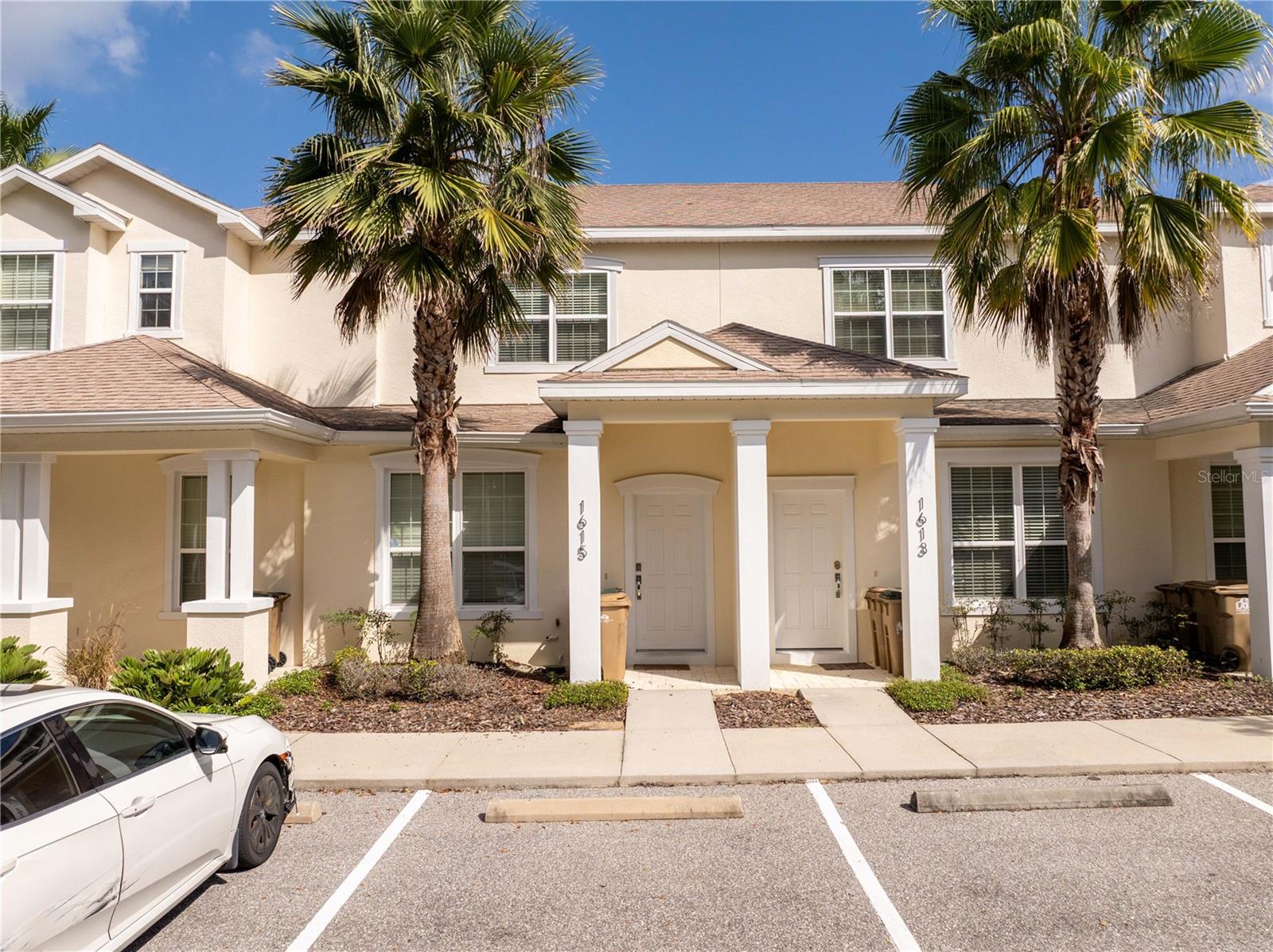 1615 RETREAT CIR