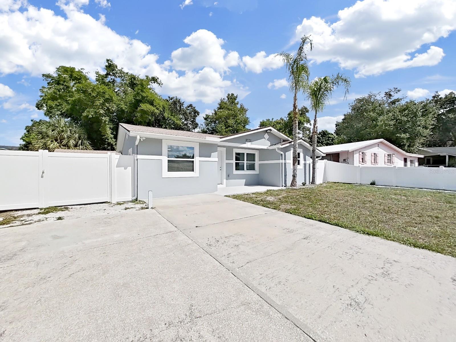 8721 N RIVER FOREST CIR
