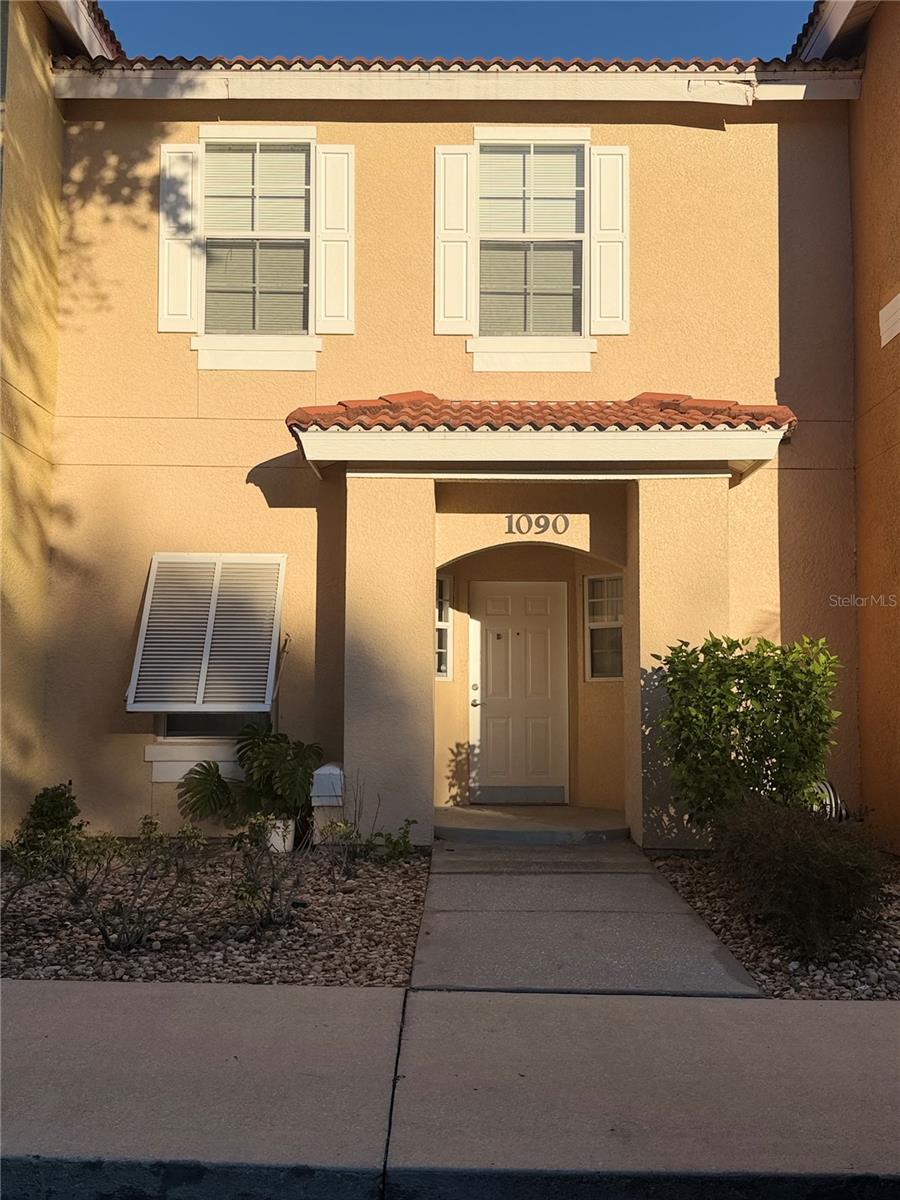 1090 PARK RIDGE CIR
