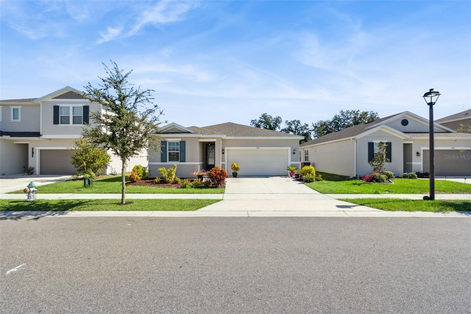 702 HERITAGE SQUARE DR