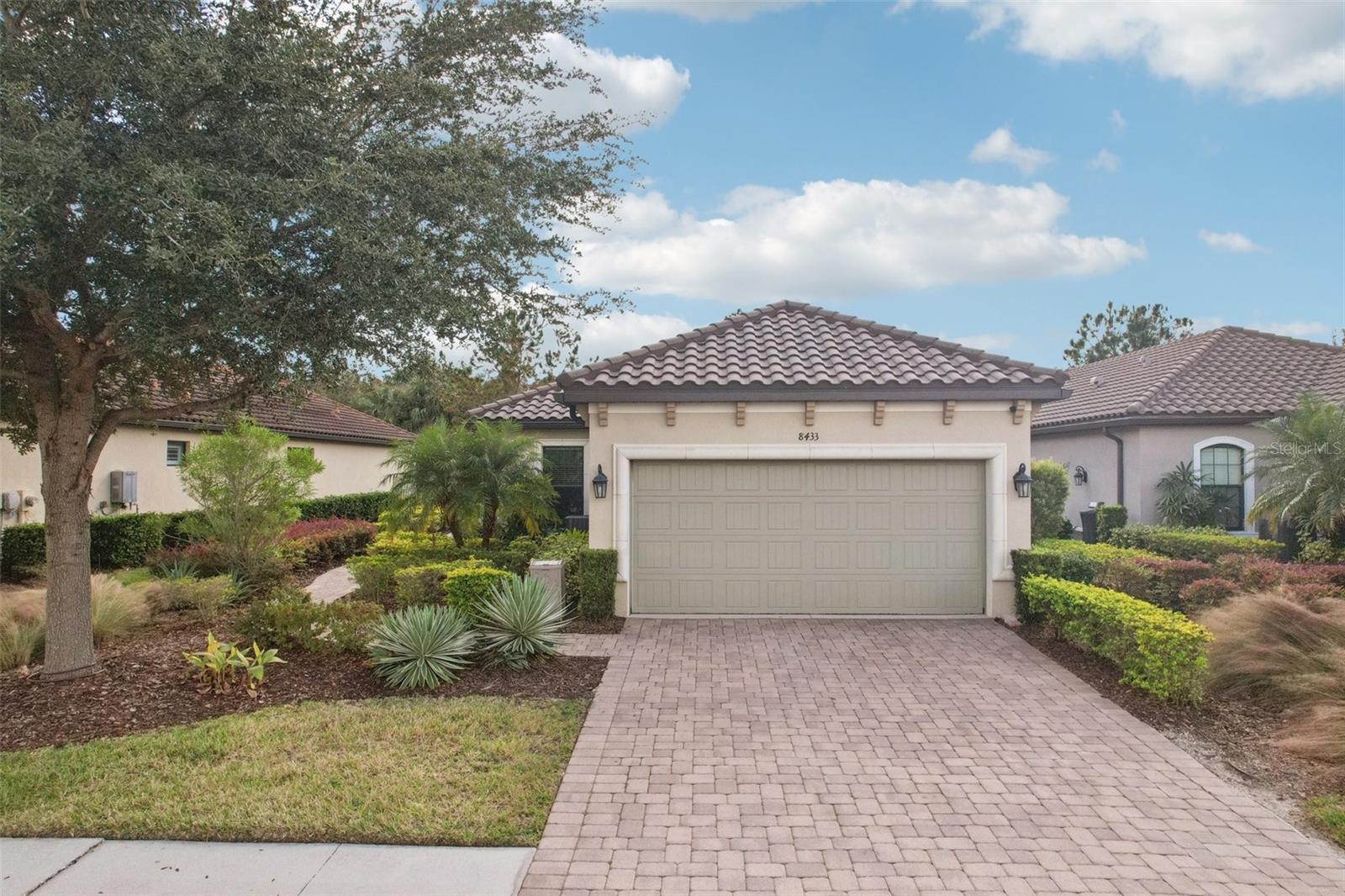 8433 ALBERATA VISTA DR