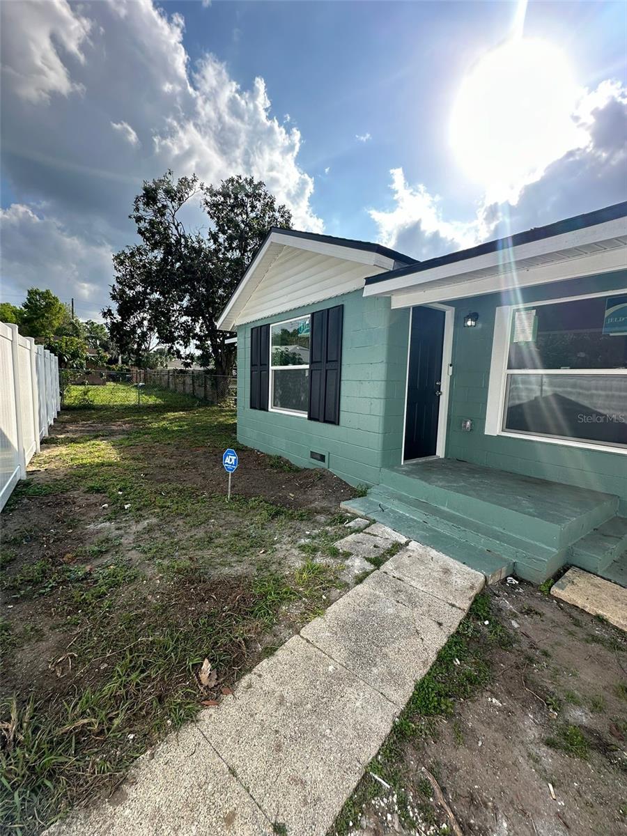 2015 LAUREL ST