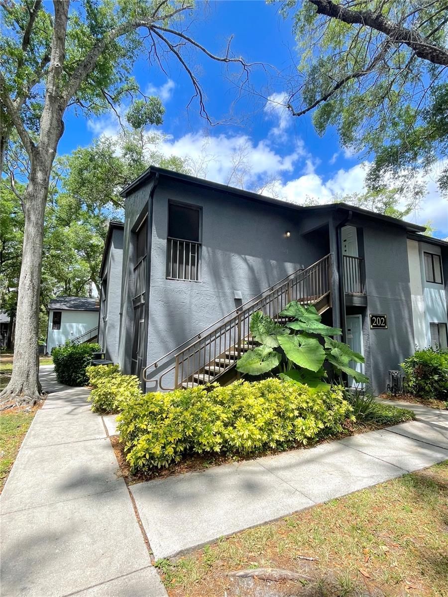 202 RIVERBEND DR #201